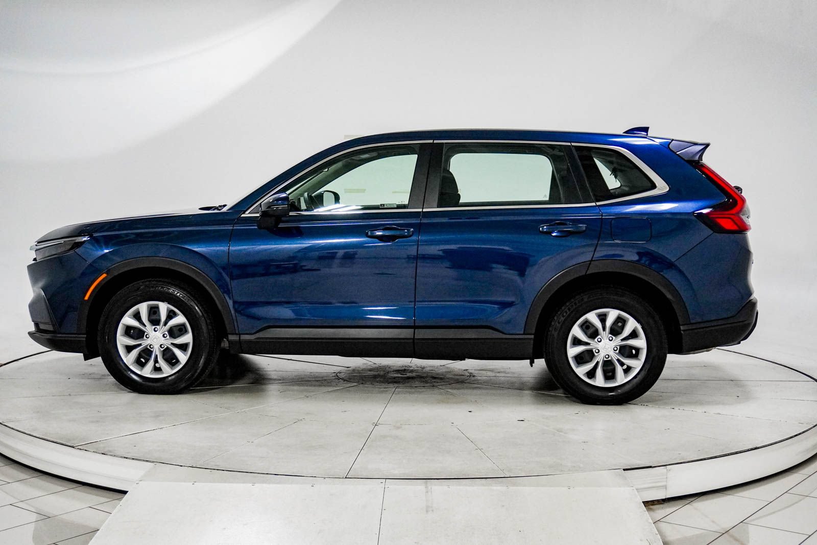 Used 2023 Honda CR-V LX image 5