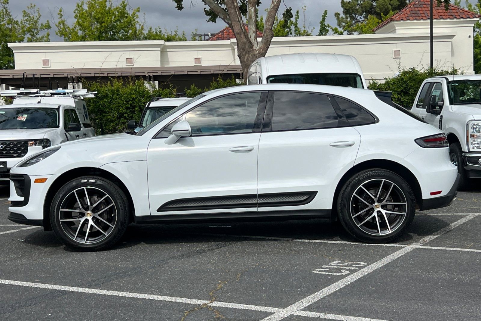 Used 2024 Porsche Macan w/ Premium Plus Package AWD/4WD image 7