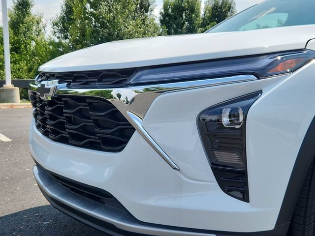New 2026 Chevrolet Trax LT w/ Sunroof Package FWD image 10
