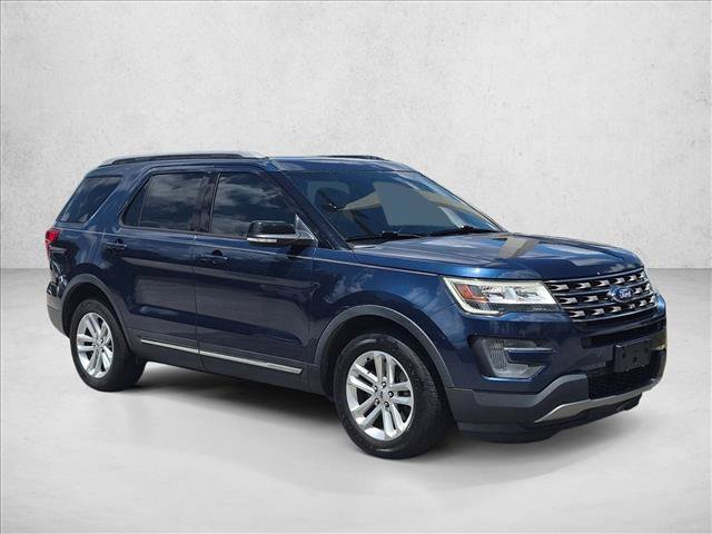 Used 2017 Ford Explorer XLT w/ Equipment Group 202A FWD image 3