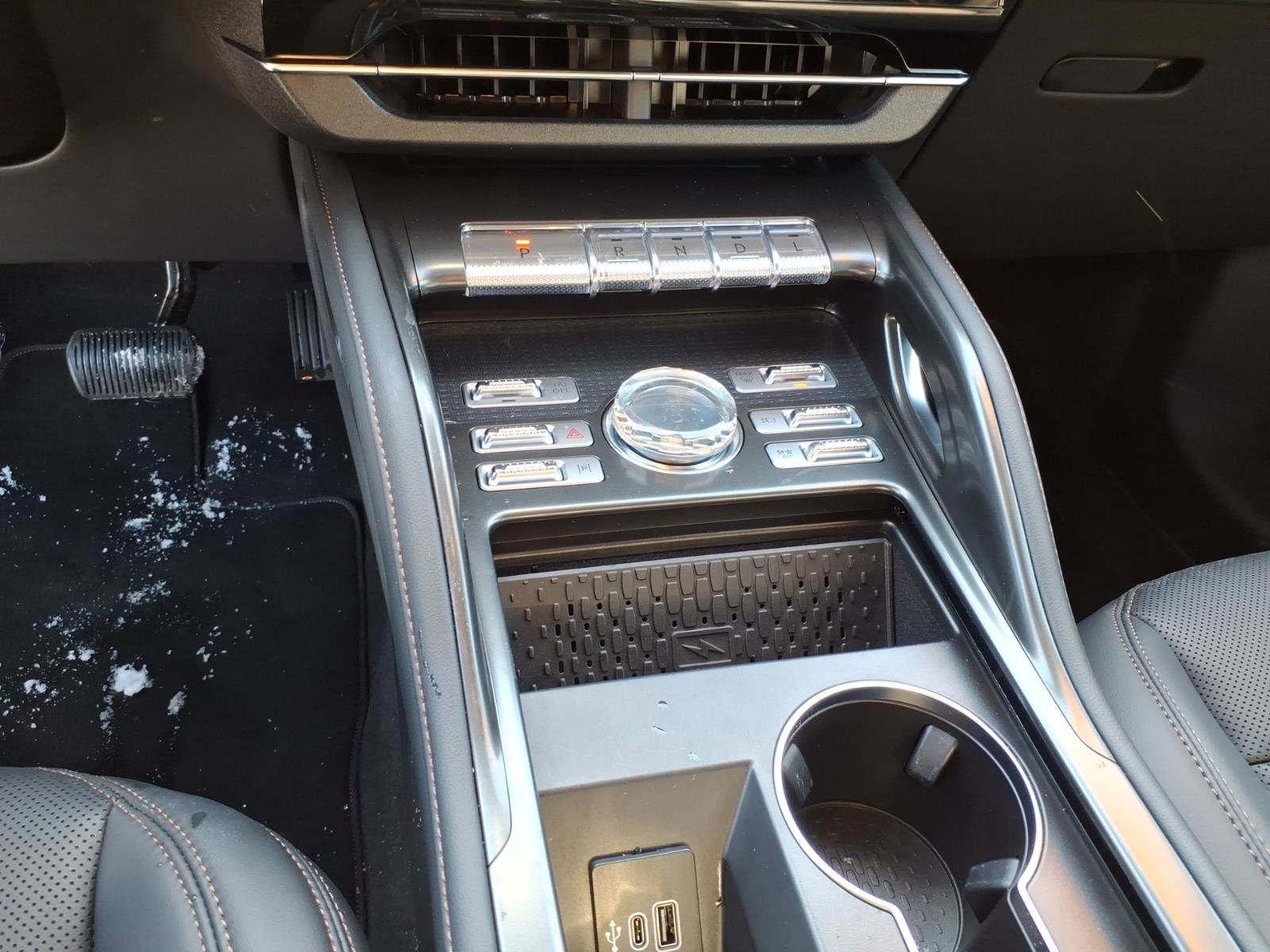 Used 2025 Lincoln Nautilus Premier w/ Jet Appearance Package image 17