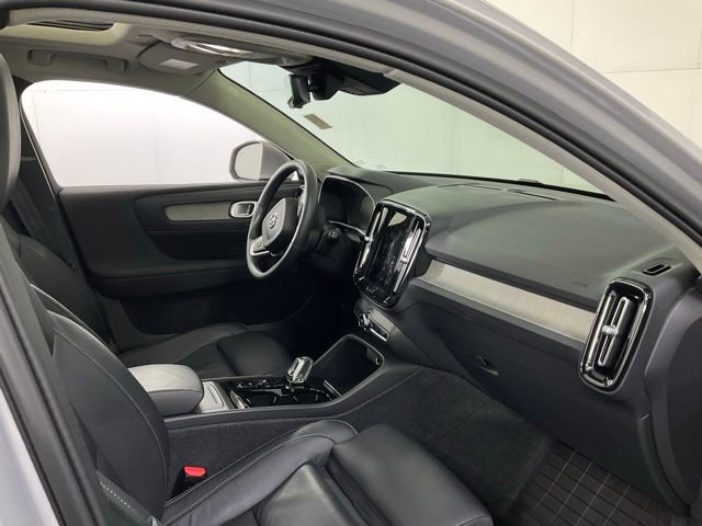 Certified 2023 Volvo XC40 B5 Plus w/ Climate Package image 30