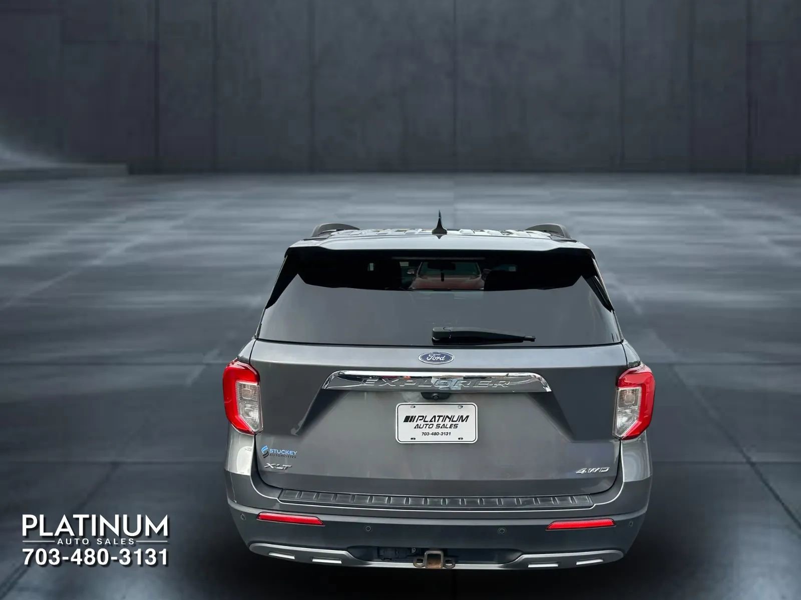 Used 2021 Ford Explorer XLT w/ Equipment Group 202A image 8