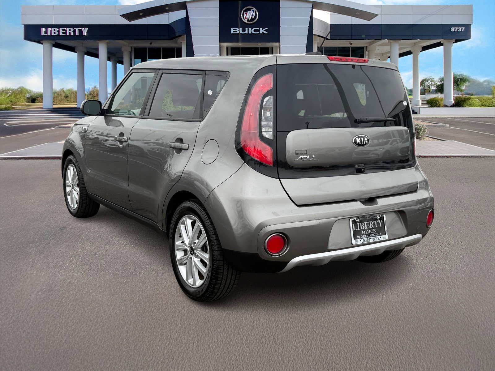 Used 2017 Kia Soul + FWD image 5
