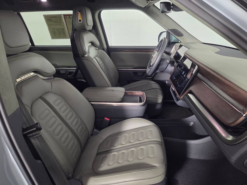 Used 2024 Rivian R1S Adventure AWD/4WD image 31