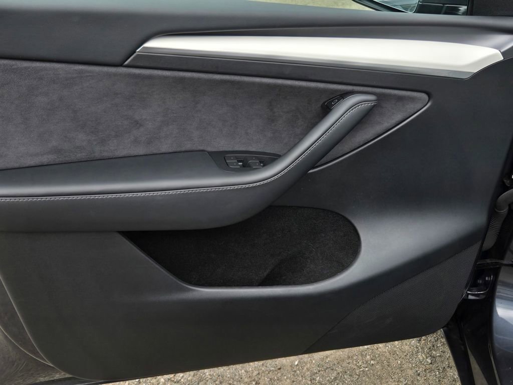 Used 2023 Tesla Model Y 2WD image 10