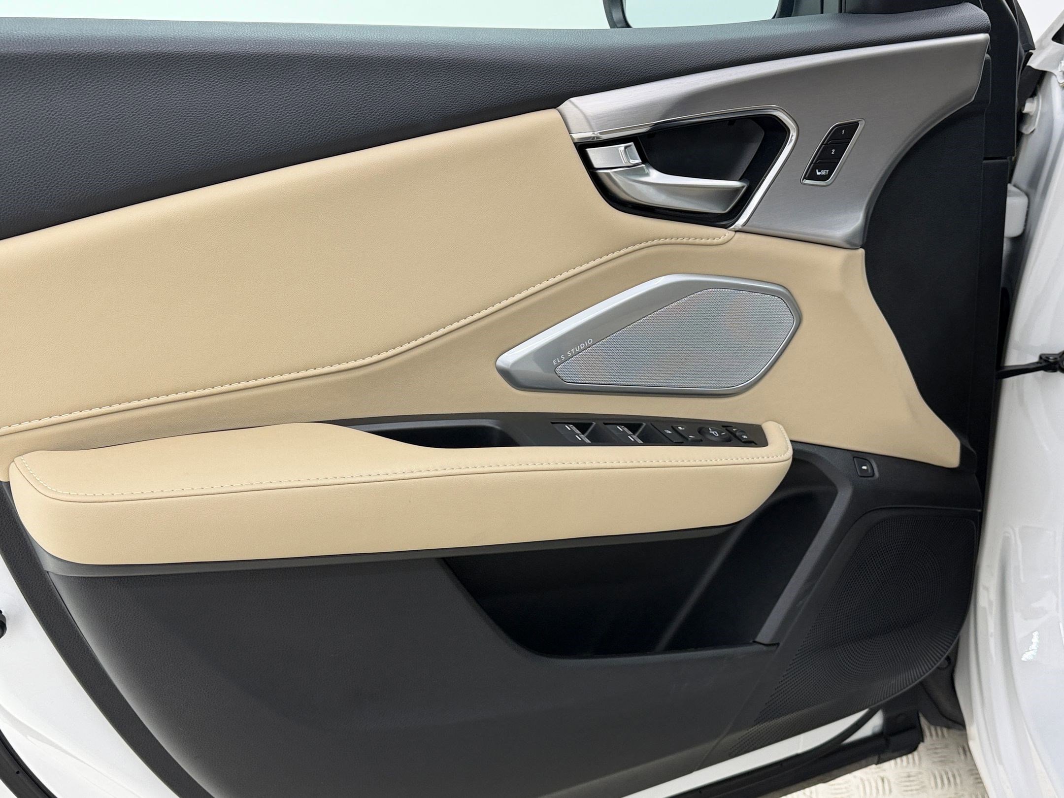 Used 2024 Acura RDX SH-AWD w/ Technology Package image 13