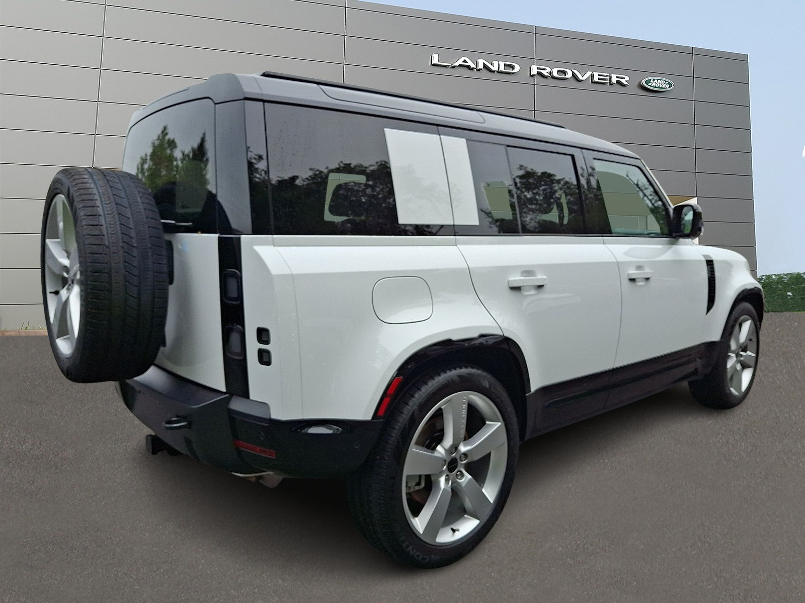Used 2026 Land Rover Defender 110 X-Dynamic SE AWD/4WD image 2