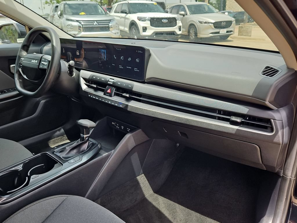 Used 2025 Kia K4 FWD image 32