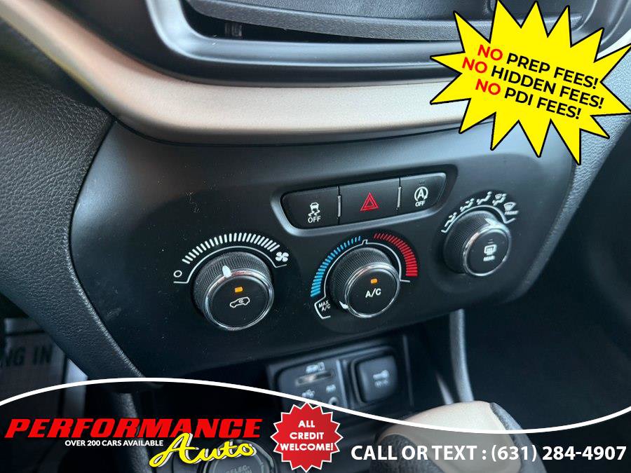 Used 2018 Jeep Cherokee Latitude w/ Altitude Package AWD/4WD image 12