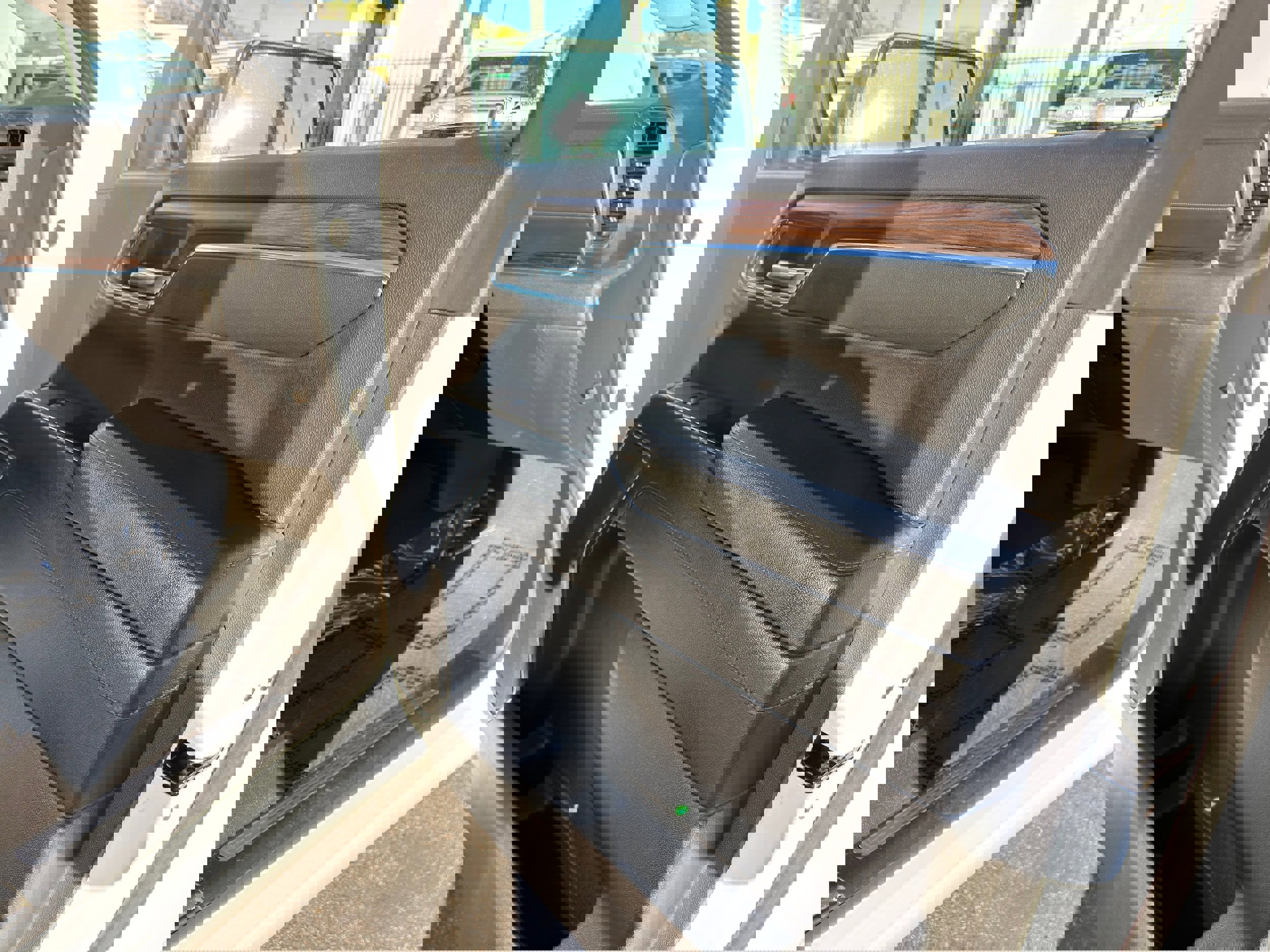 Used 2024 GMC Sierra 1500 SLT image 11