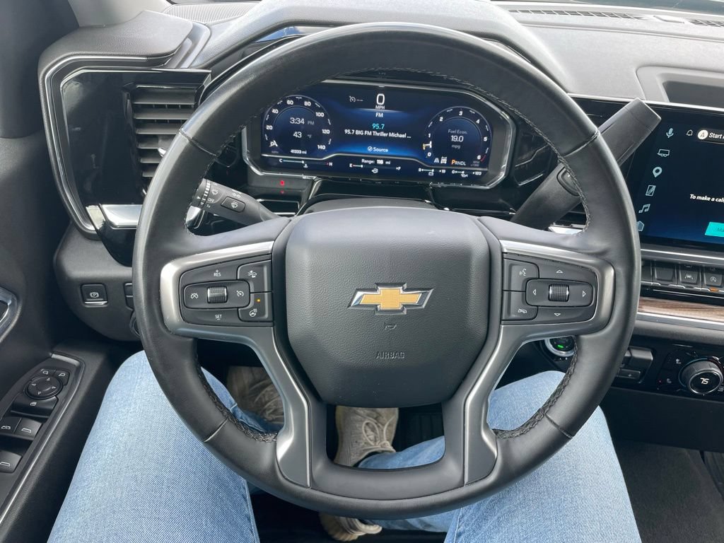 Used 2025 Chevrolet Silverado 1500 LT AWD/4WD image 19