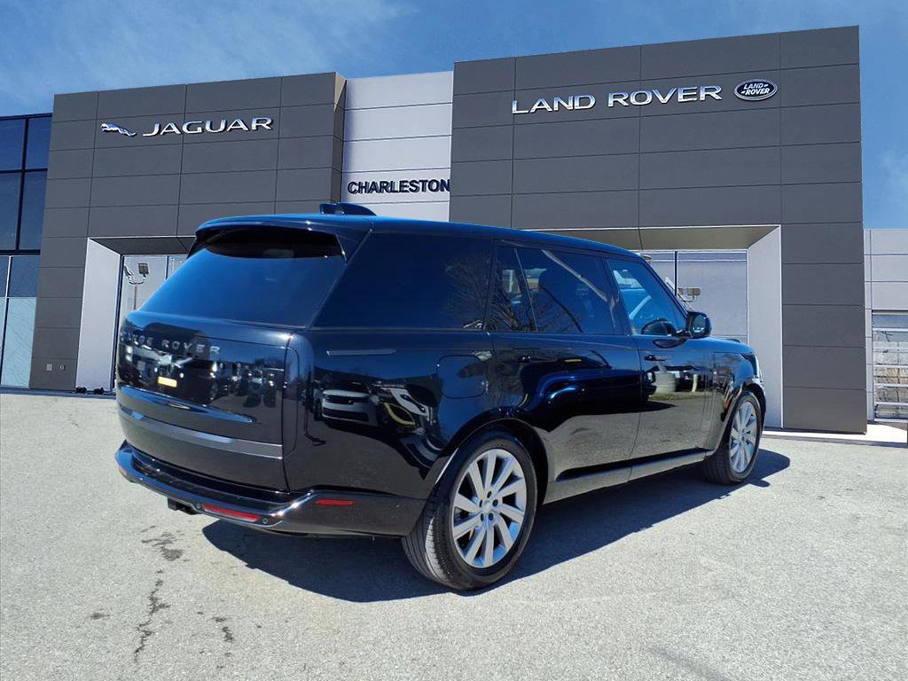 Used 2025 Land Rover Range Rover Long Wheelbase SE image 5