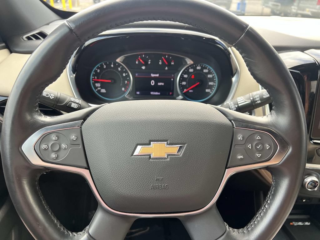 Used 2022 Chevrolet Traverse LT FWD image 16