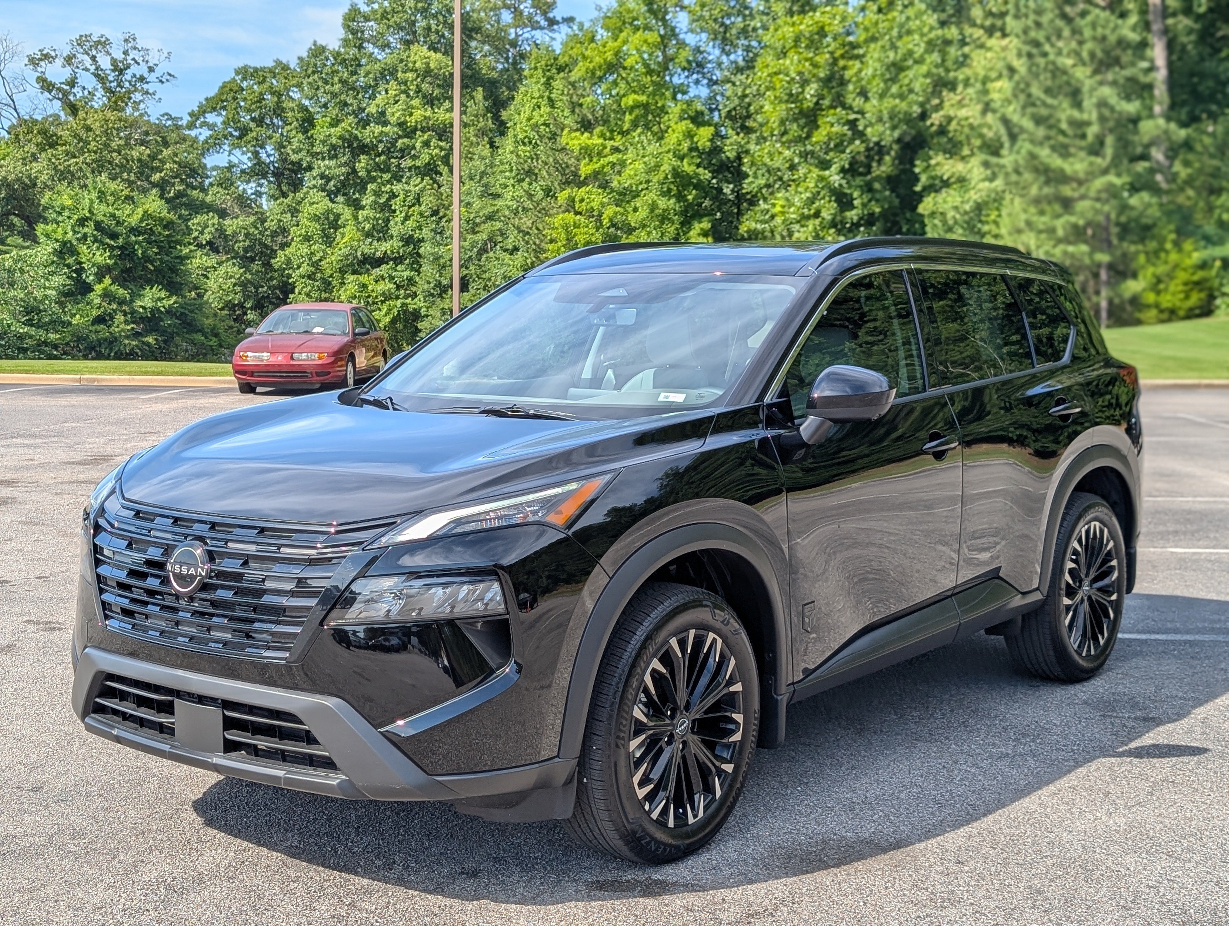 Used 2026 Nissan Rogue Dark Armor FWD image 5