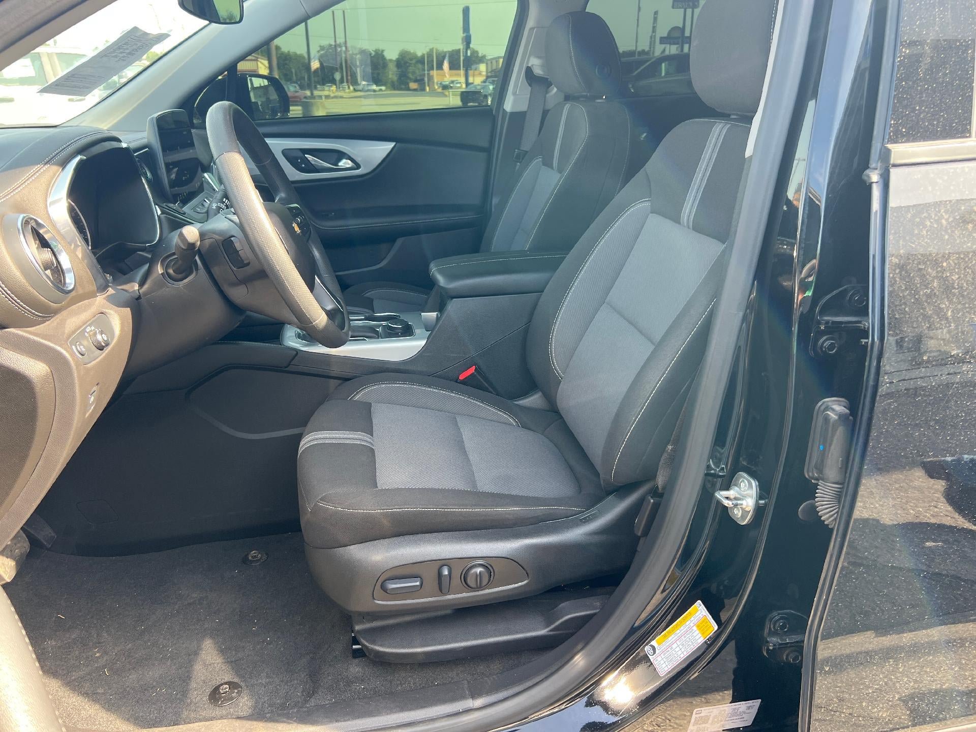 Used 2025 Chevrolet Blazer LT w/ LPO, Floor Liner Package FWD image 11