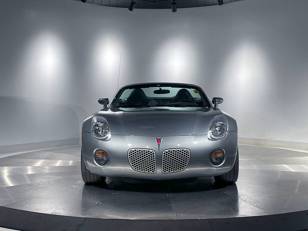 Used 2007 Pontiac Solstice Convertible w/ Premium Package RWD image 3