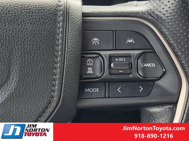 Used 2025 Toyota 4Runner SR5 AWD/4WD image 28