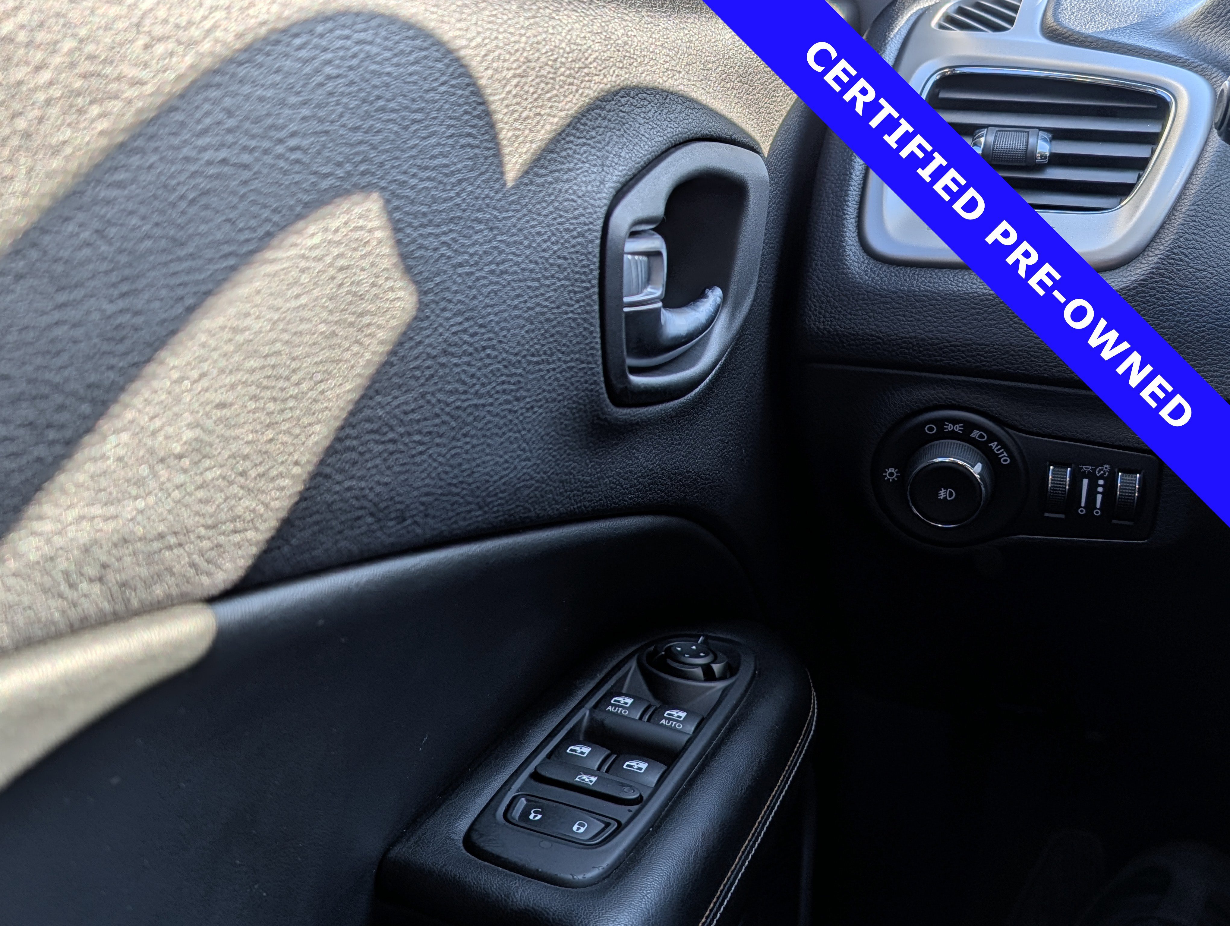 Used 2018 Jeep Compass Latitude w/ Popular Equipment Group image 24