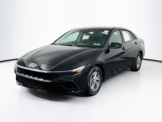 Certified 2026 Hyundai Elantra SE w/ Cargo Package FWD image 3
