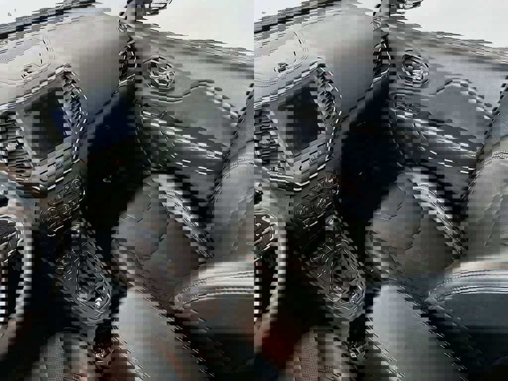 Used 2022 Jeep Cherokee Latitude Lux w/ Sun & Sound Group image 11