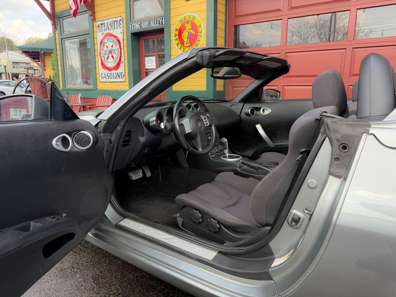 Used 2004 Nissan 350Z Enthusiast RWD image 19