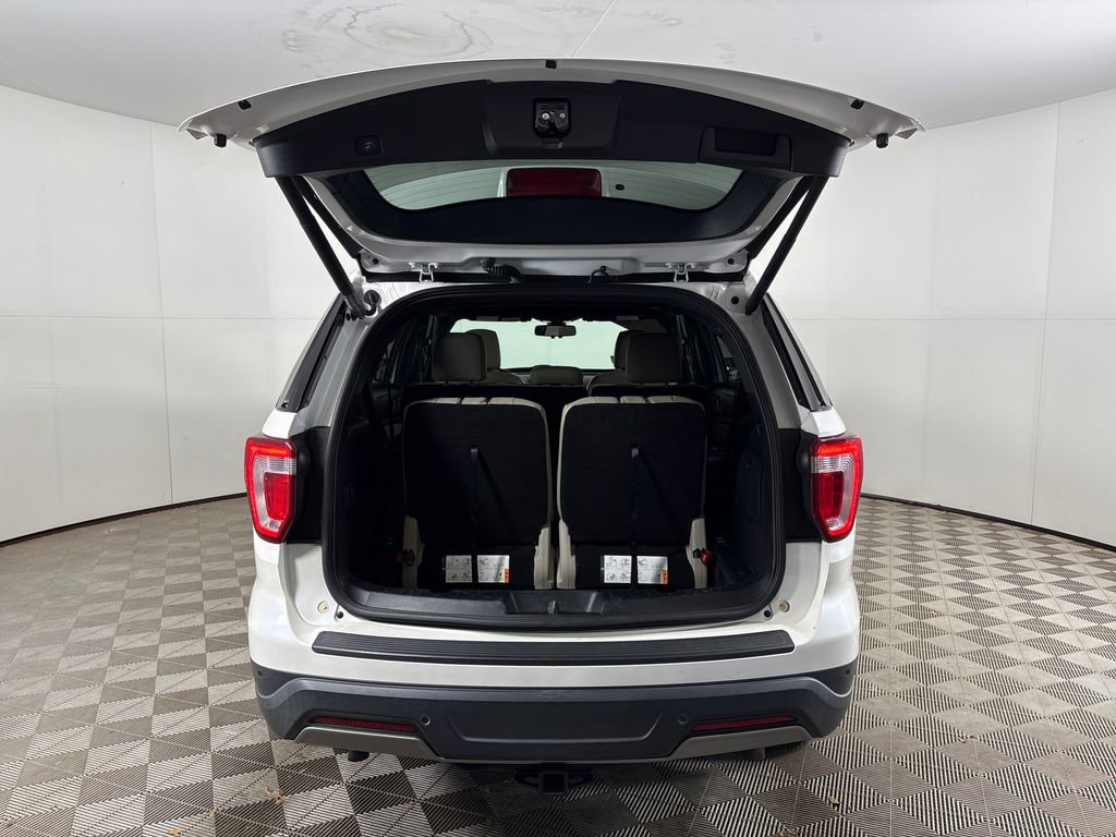 Certified 2019 Ford Explorer XLT w/ Equipment Group 202A image 28