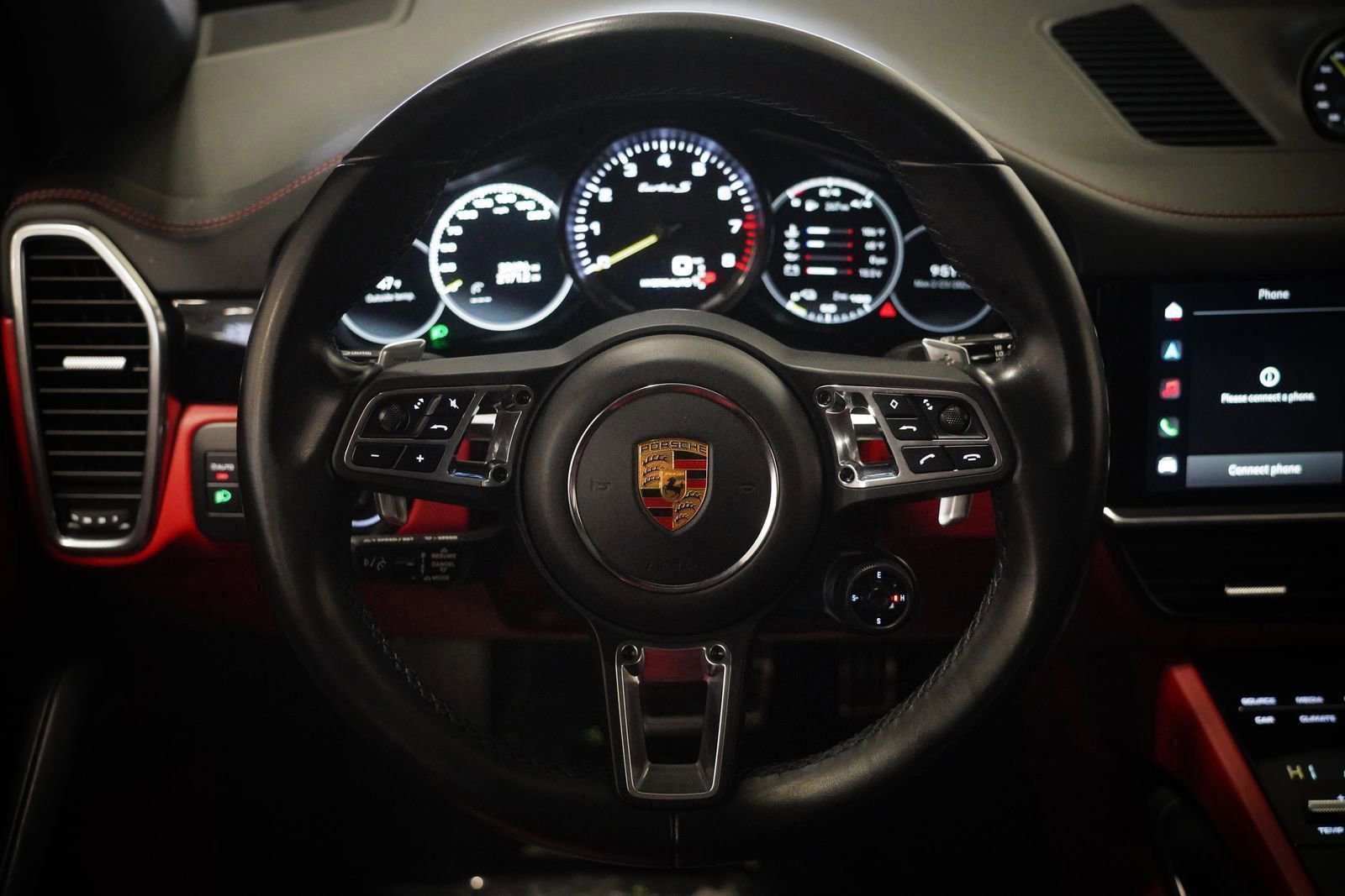 Used 2022 Porsche Cayenne Turbo S image 16