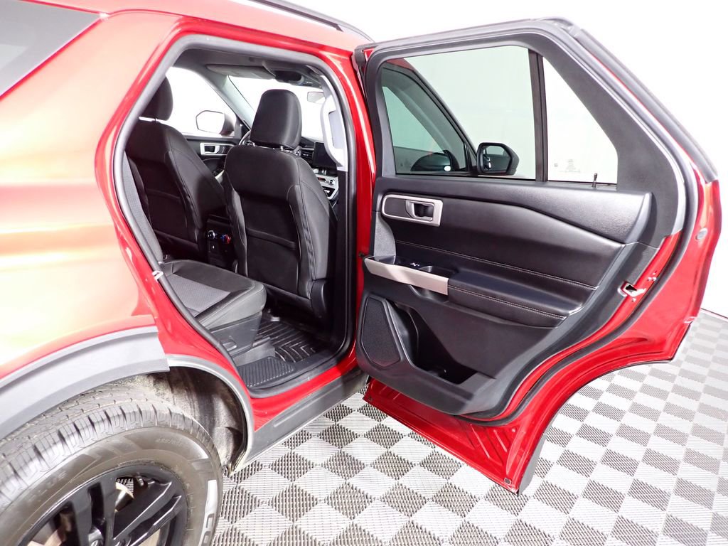 Used 2023 Ford Explorer XLT AWD/4WD image 33