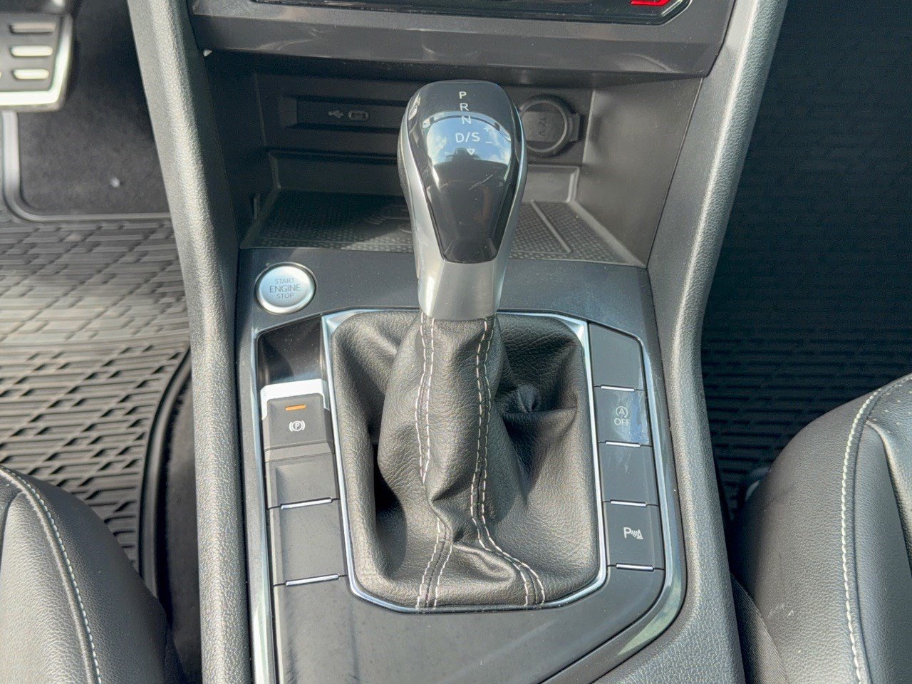Used 2022 Volkswagen Tiguan SE R-Line FWD image 21
