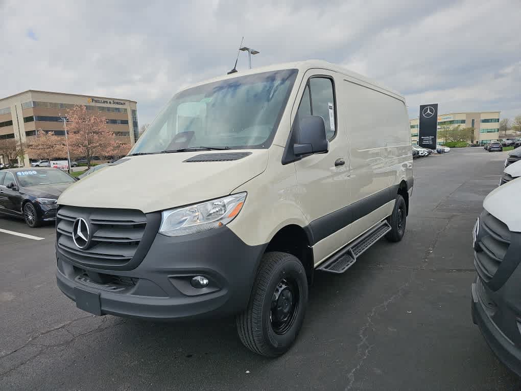 Used 2025 Mercedes-Benz Sprinter 2500 image 2