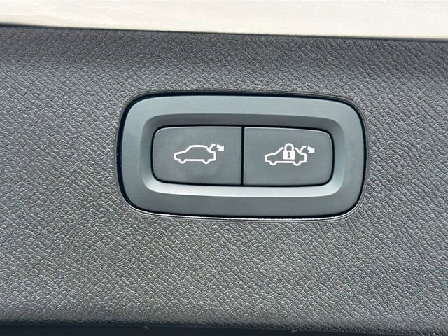 Used 2025 Volvo XC90 B5 Plus image 13