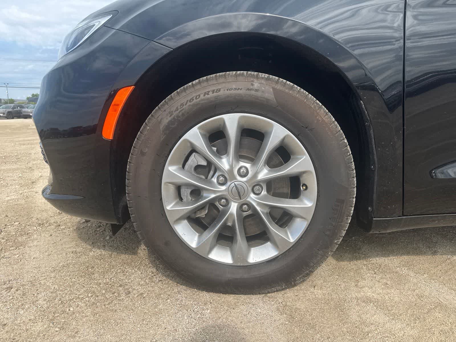 Used 2024 Chrysler Pacifica Touring-L AWD/4WD image 12