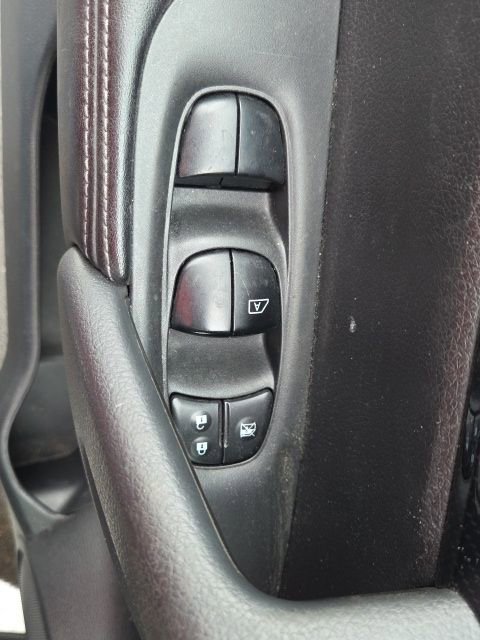 Used 2017 Nissan Rogue SL image 24