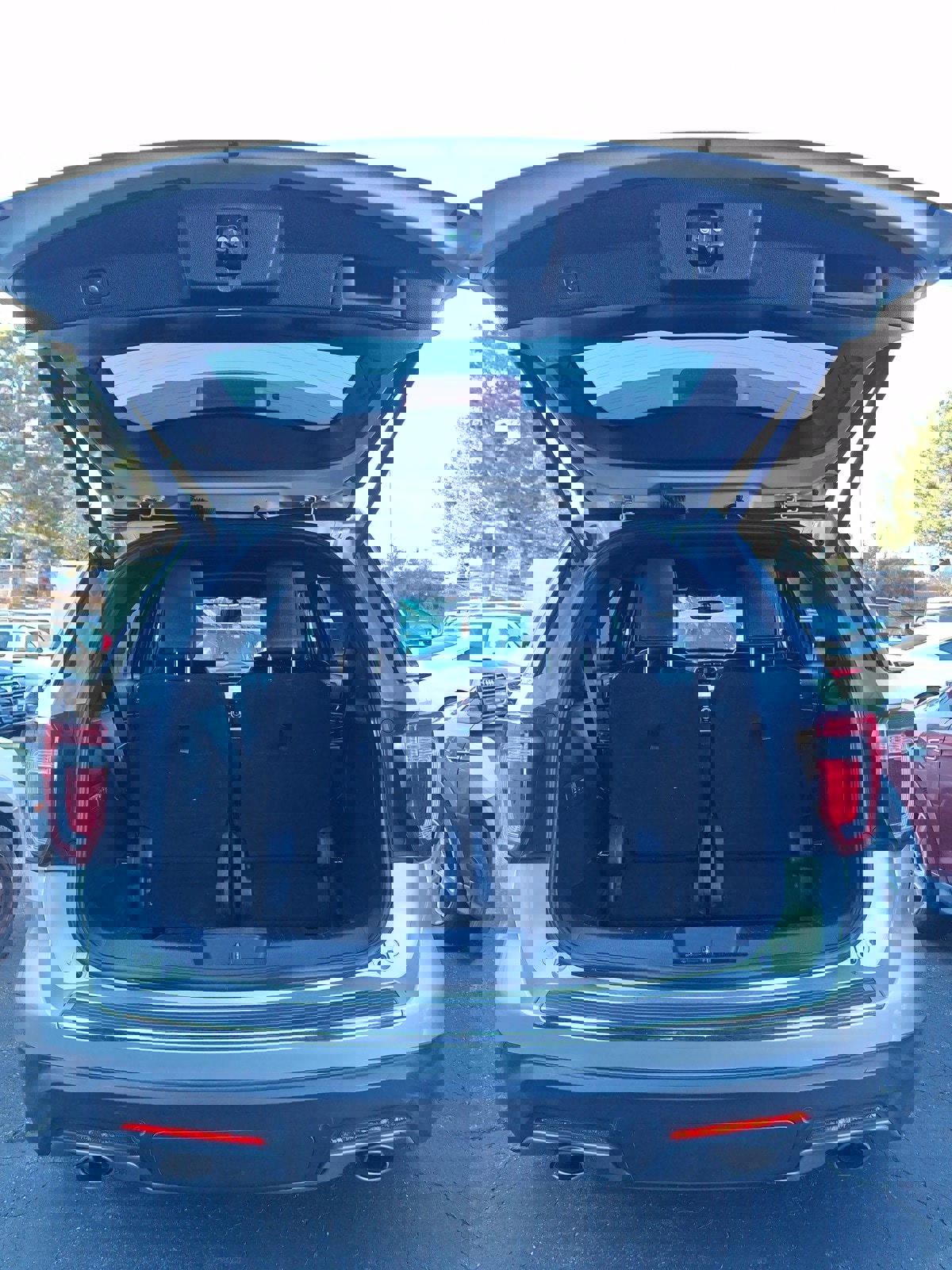 Used 2019 Ford Explorer Limited w/ Class III Trailer Tow Package image 6