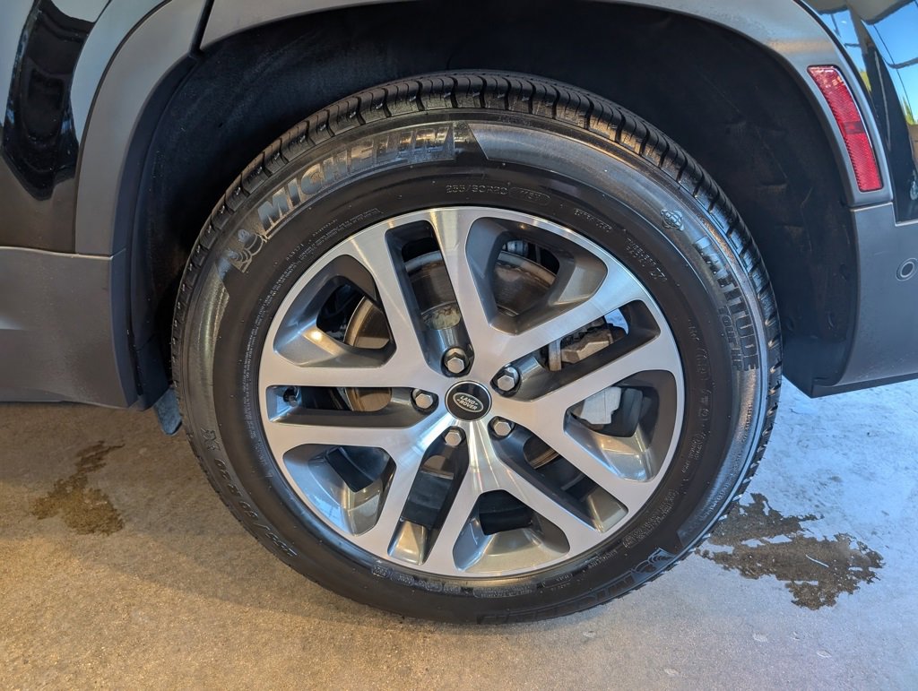 Used 2023 Land Rover Defender 130 SE image 8