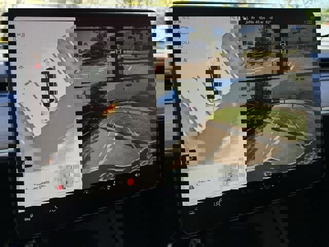 Used 2023 Tesla Model Y Performance image 18