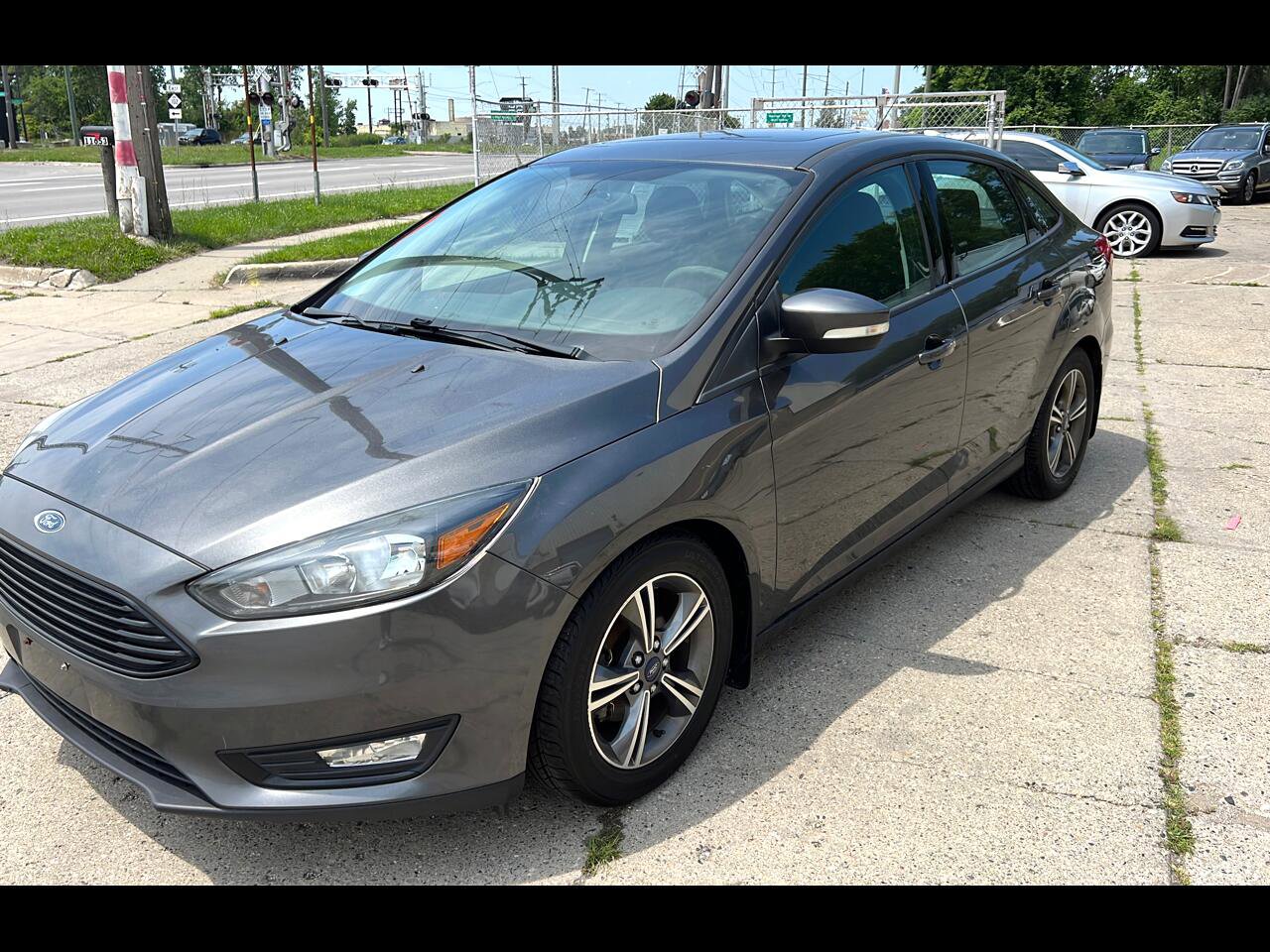 Used 2016 Ford Focus SE image 1
