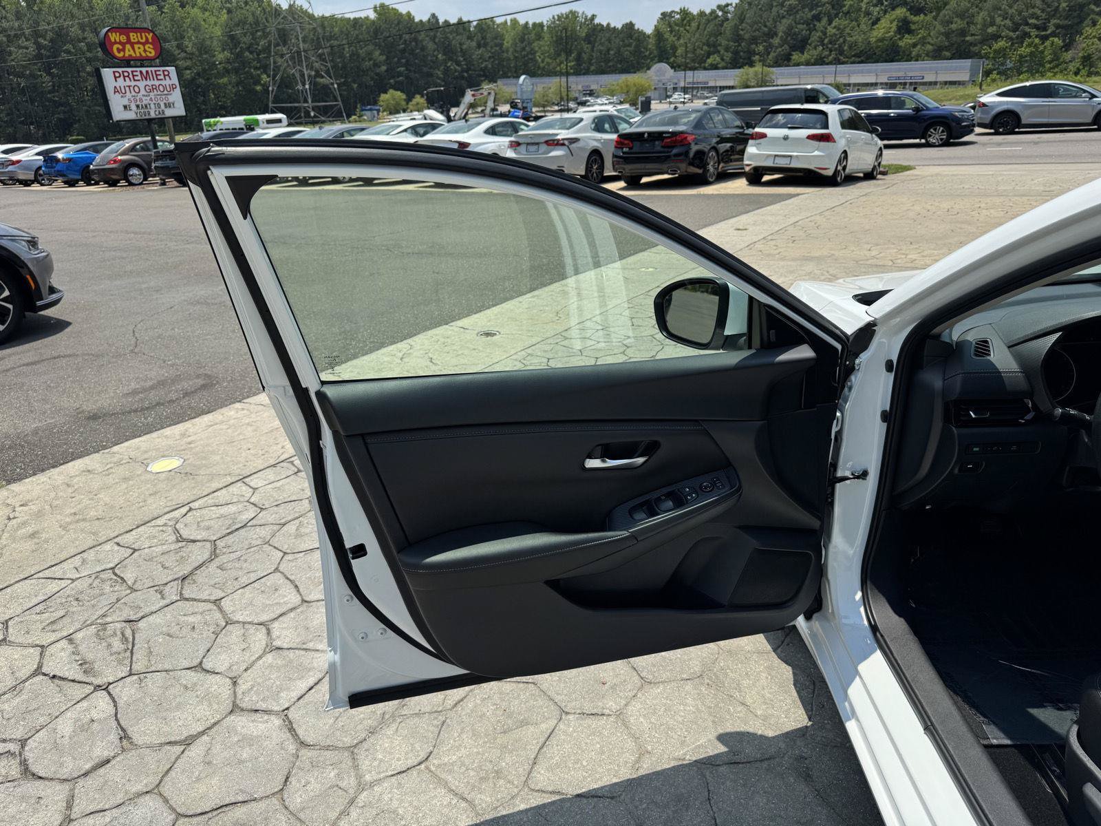 Used 2024 Nissan Sentra SV FWD image 5