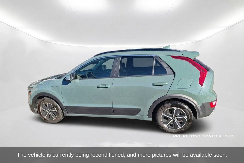 Used 2025 Kia Niro EX FWD image 9