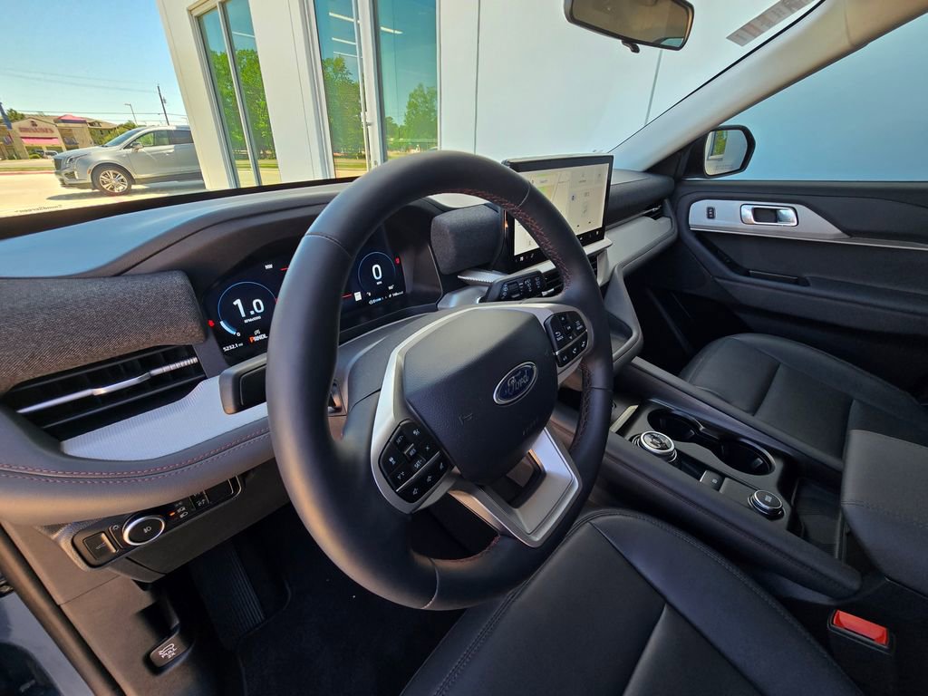 Used 2025 Ford Explorer Active w/ Active Comfort Package image 12