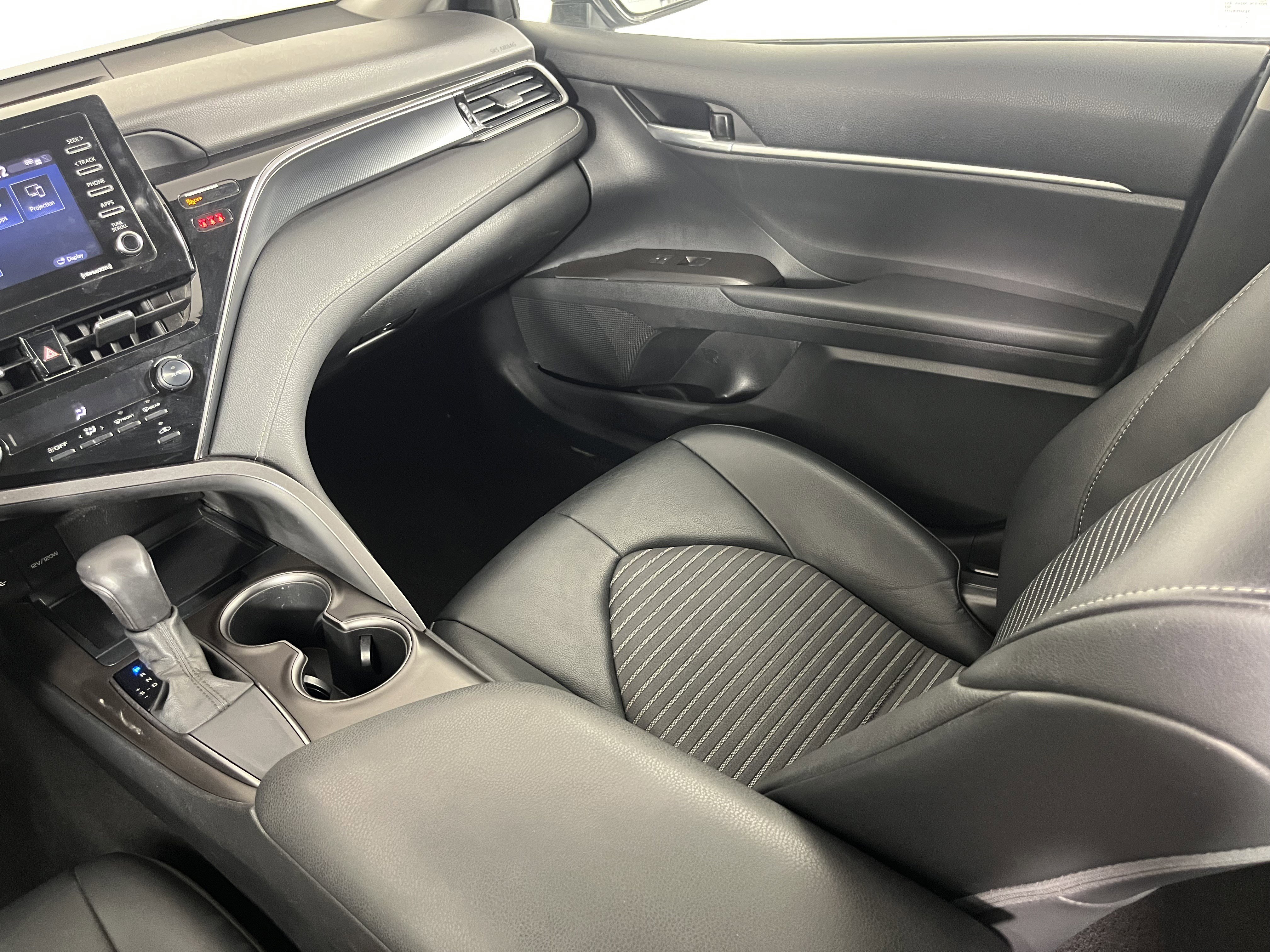 Used 2021 Toyota Camry SE image 11