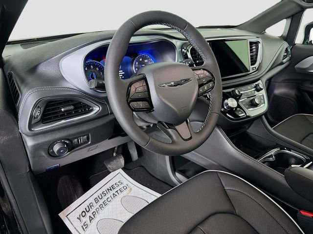 New 2026 Chrysler Pacifica Limited w/ S Appearance Package image 9