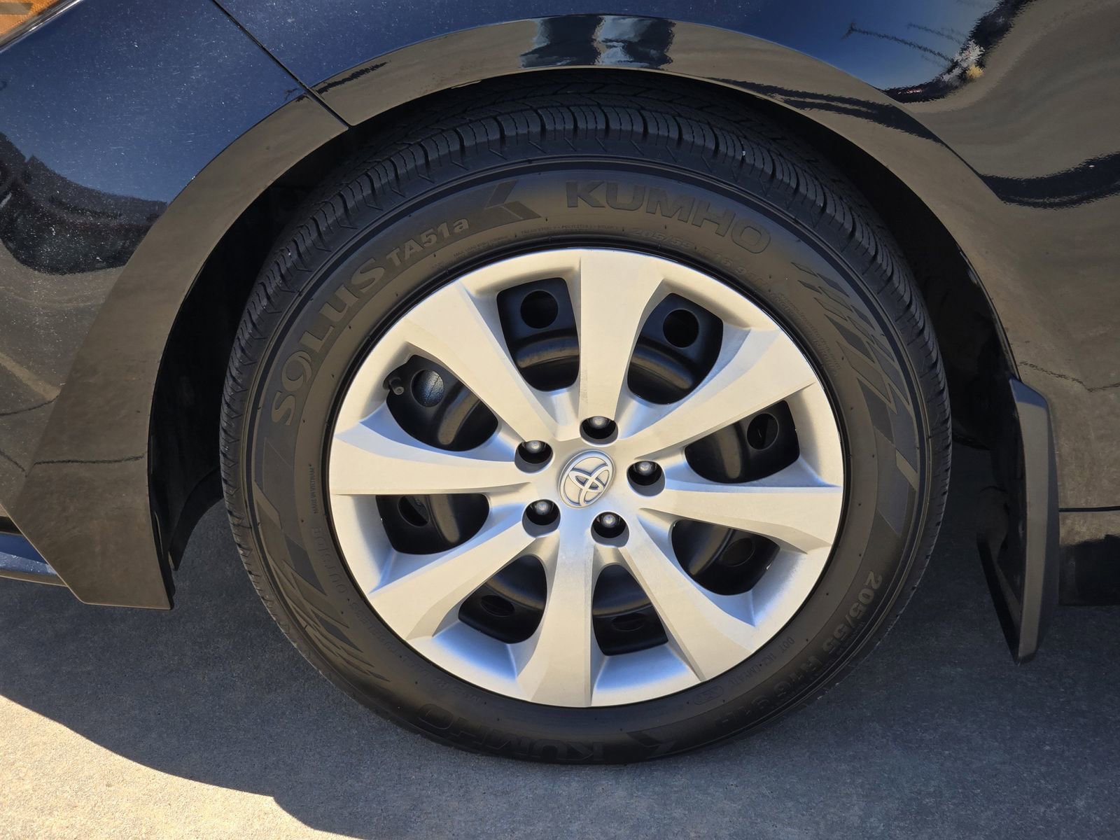 Used 2025 Toyota Corolla LE image 14