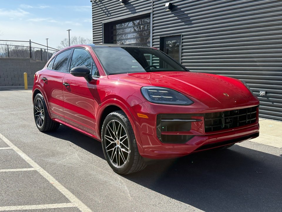 Certified 2025 Porsche Cayenne Coupe image 9