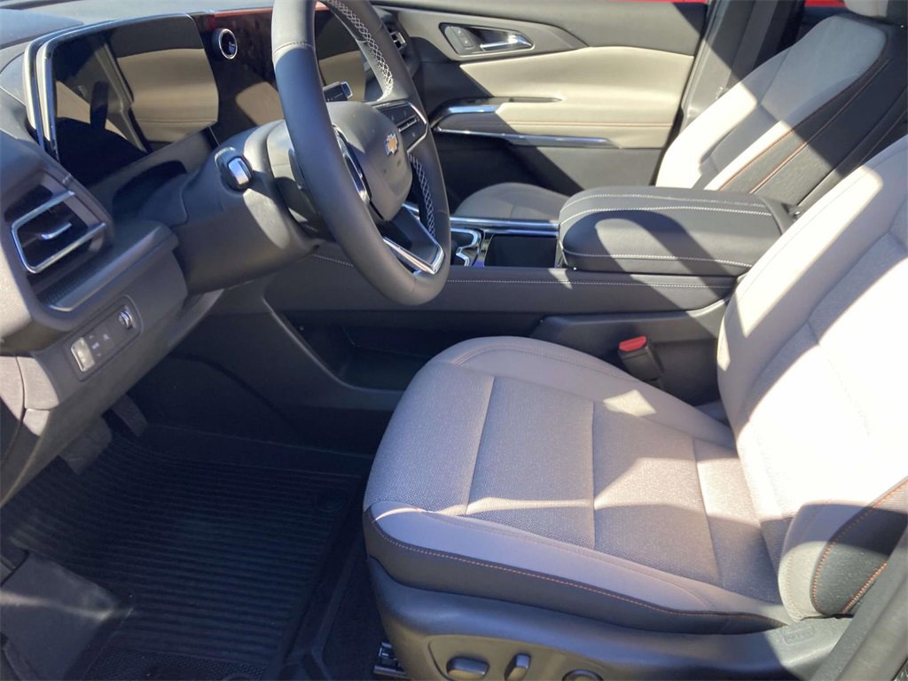 New 2025 Chevrolet Traverse LT w/ LPO, Floor Liner Package image 18