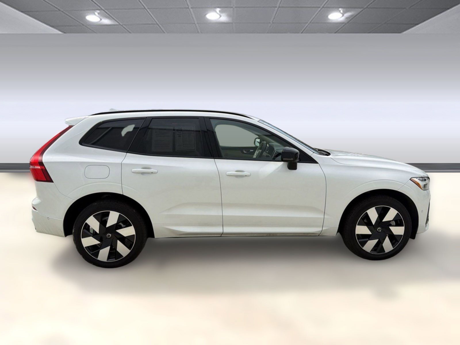 Used 2025 Volvo XC60 T8 Plus w/ Protection Package Premier image 8