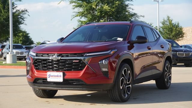 Used 2024 Chevrolet Trax RS w/ Sunroof Package FWD image 3