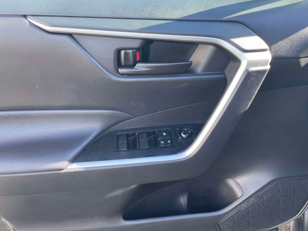 Used 2025 Toyota RAV4 LE FWD image 18