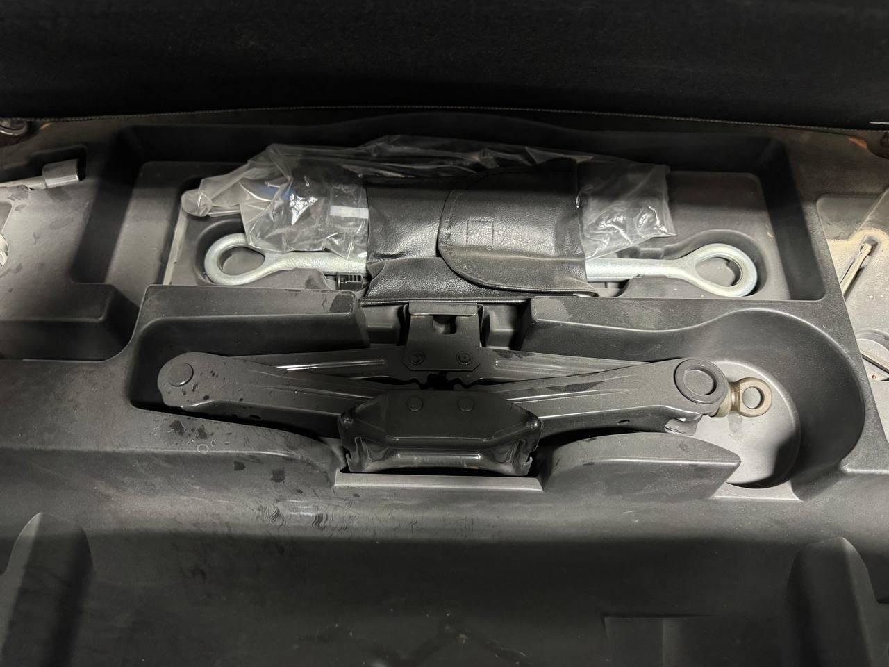 Used 2004 Lexus SC 430 Convertible RWD image 37